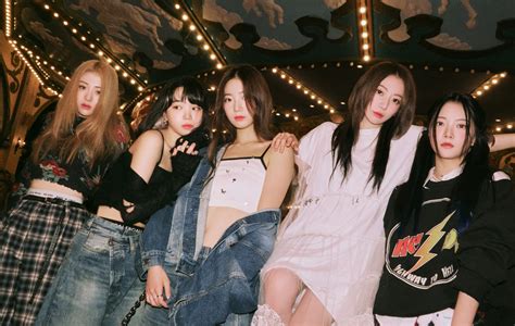 Le Comeback de Zaynab: Une Ode à la Résilience et au Style Audacieux dans le K-pop Moderne